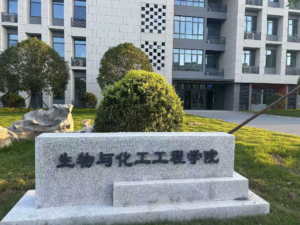 路桥区扬州职业大学体育场高杆灯项目